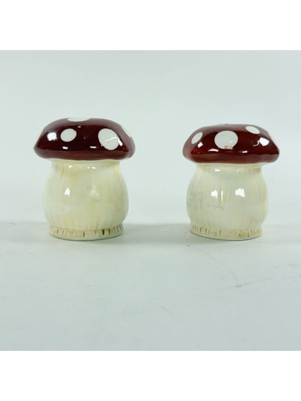 Vintage Red Polka Dot Mushroom Ceramic Salt and Pepper Shakers Set Retro